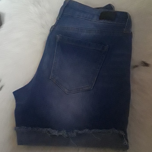 Celebrity pink jean shorts - Picture 6 of 8